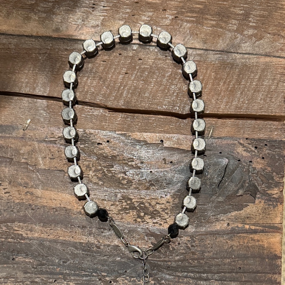 Sabika Elegant Silver Beaded Necklace - Picture 4 of 6